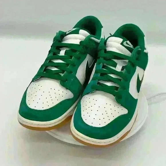 DUNK LOW SE 'PHANTOM/MALACHITE-GUM LIGHT BROWN - Picture 2 of 13